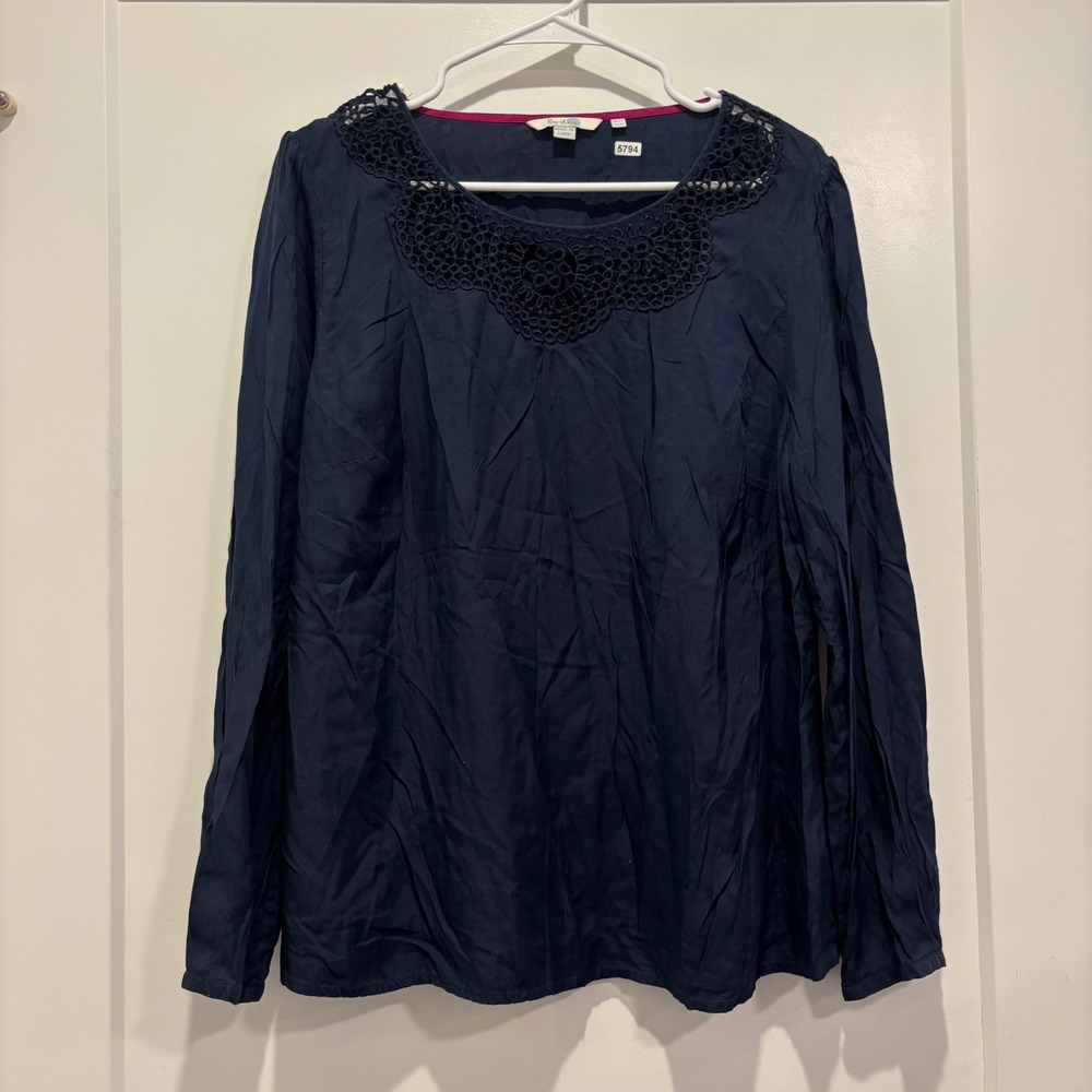 Boden Navy Blue Silk Blend Crochet Lace Neckline Blouse WA387 Womens 18